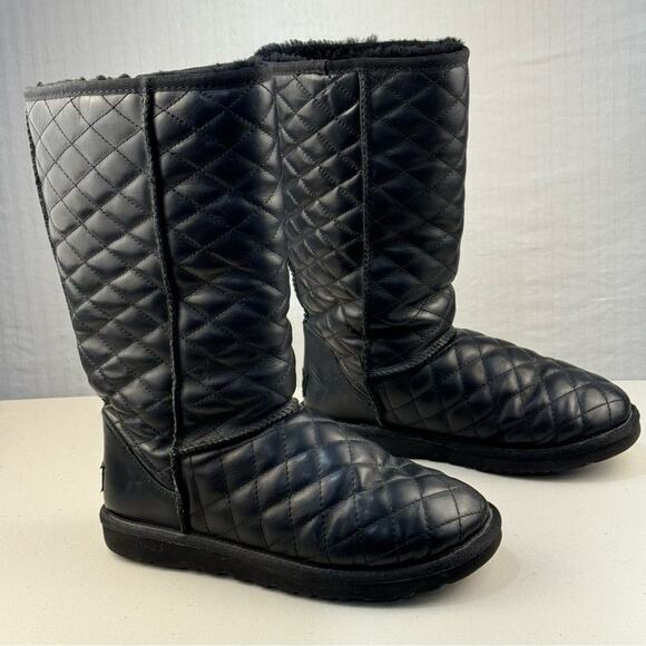 UGG Classic Short II Diamond Quilted Black Leather Boots Women’s Size 6 EUR 37 - Picture 1 of 10